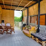 Hébergement de vacances House & Big Win *